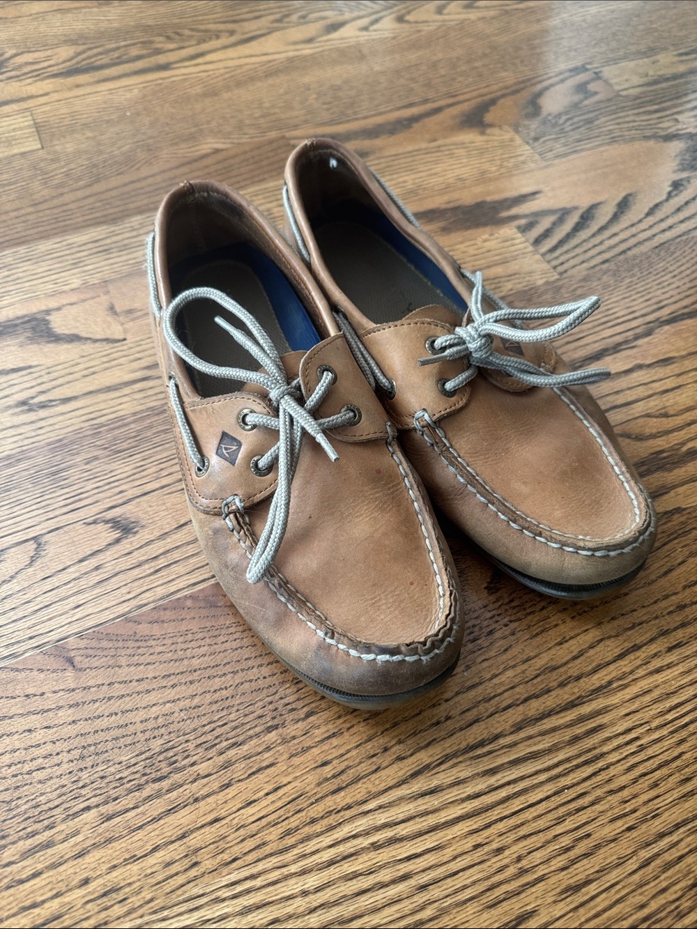 Sperry Tan Leather 2-Eye Men’s Boat Shoes with Contrast Laces